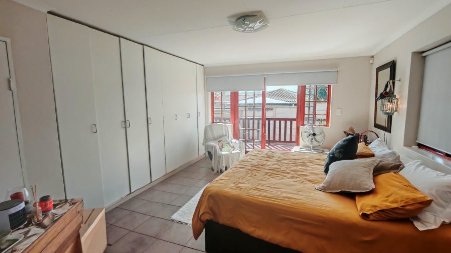 3 Bedroom Property for Sale in Fraaiuitsig Western Cape